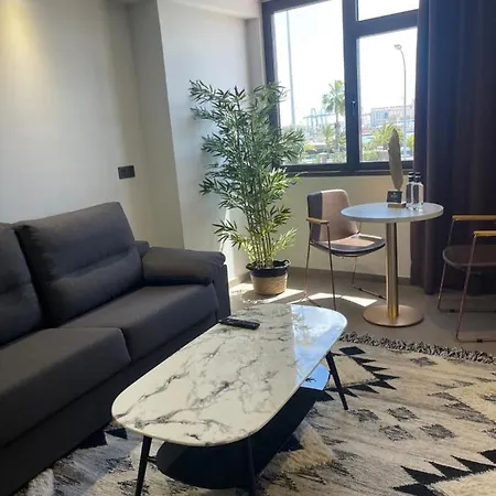 Poem By Airnest 公寓 *