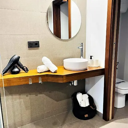 Poem By Airnest 公寓