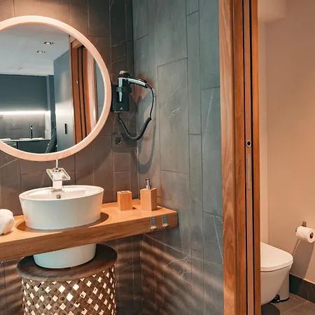 Poem By Airnest 公寓 *