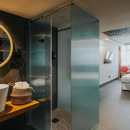 Poem Apartments, Canteras